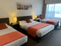 Ploughmans Motor Inn فنادق في هورشام
