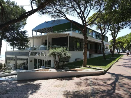 Karakas Hotel Отели в г. Kocacami Mahallesi