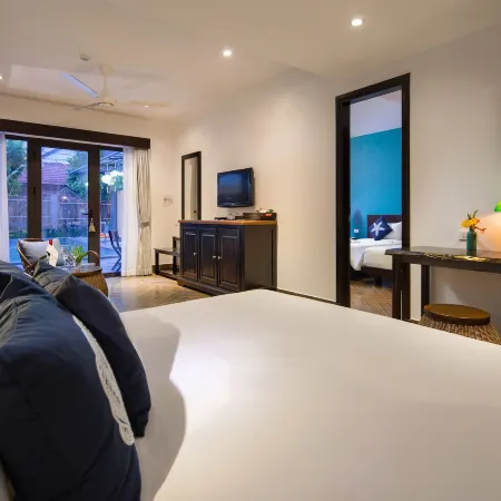 The Blue Alcove Hotel Отели рядом с достопримечательностью «Пляж Хойан»