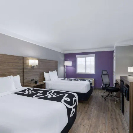 La Quinta Inn by Wyndham Kansas City Lenexa