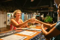 Crusoe's Retreat - Family Friendly - bar