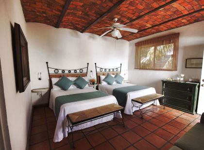 Los Milagros Hotel