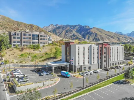 Hampton Inn by Hilton Salt Lake City Cottonwood Отели в г. Холладей