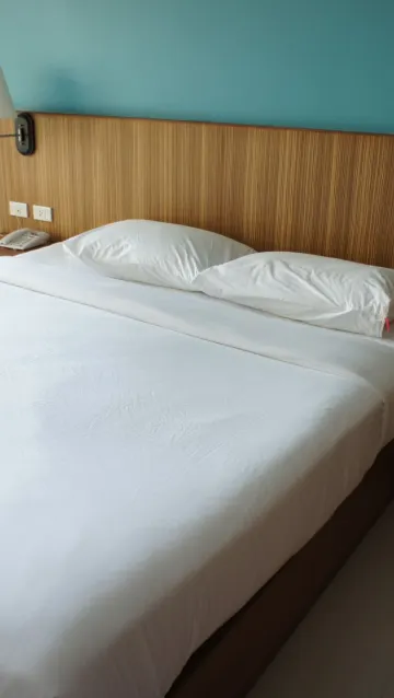 ห้องซูพีเรียร์ เตียงใหญ่ พร้อมระเบียง