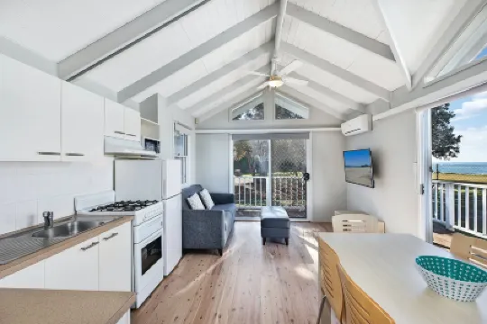 藍礁湖海灘度假酒店