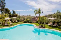 Leonardo Resort - Pools