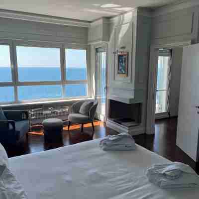 Hotel Riviera & Maximilian's Rooms