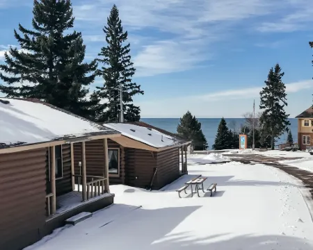 Cascade Lodge Hotels in Cook County
