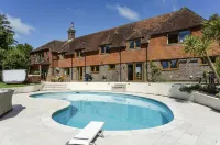 Sleeps10 18-Parking-Garden-Pool-HotTub-Balcony - Villas