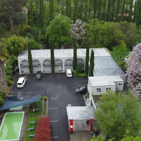 Riverbank Park Motel