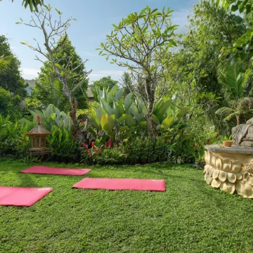 Ubud Nyuh Bali Resort & Spa Отели рядом с достопримечательностью «Green Village»