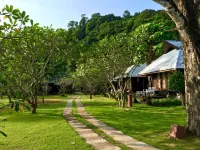 Thanya Beach Resort
