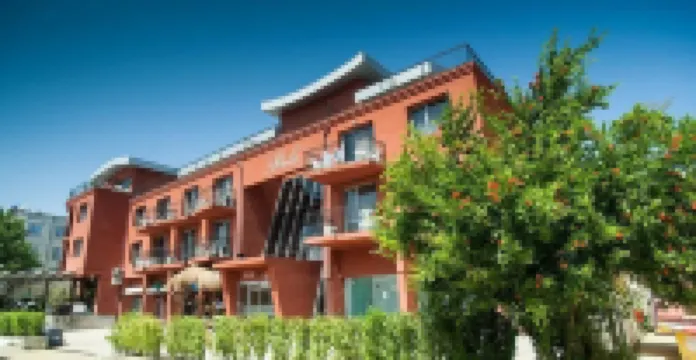 羅森奈特紅酒店 酒店