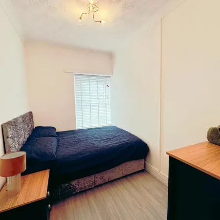 Stylish 1 Bedroom Flat Near Bridgend Town Centre