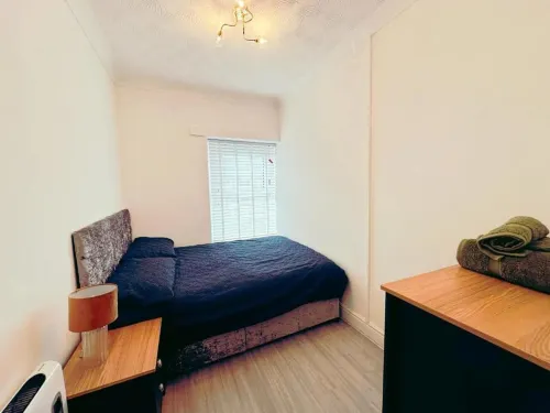 Stylish 1 Bedroom Flat Near Bridgend Town Centre - Wifi