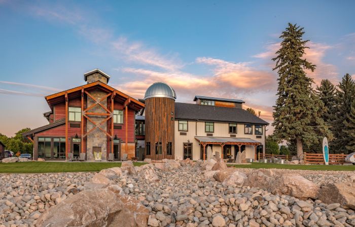 Compass Rose Lodge