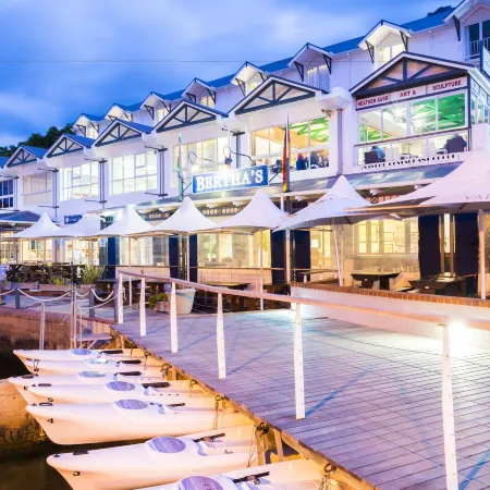 Simon's Town Quayside Hotel Отели рядом с достопримечательностью «Пляж Лонг-Бич»