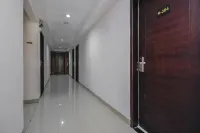 RedDoorz Plus near Galaxy Bekasi Hotel di Bekasi Barat