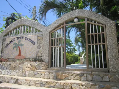 Coconut Tree West End Hoteles en 