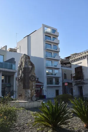 Upper Rooms Отели рядом с достопримечательностью «The Castello di Milazzo»