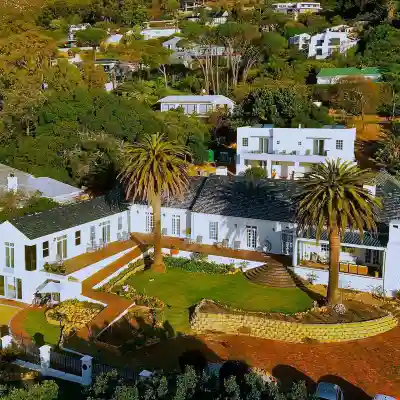 Manor on the Bay Hotel Exterior