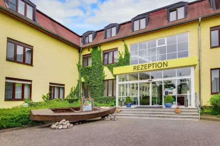 Seehotel Brandenburg an der Havel Отели в г. Певезин