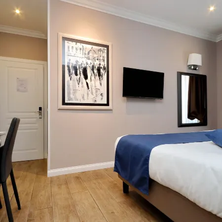 Vico Rooms and Terrace Отели рядом с достопримечательностью «Тор-ди-Квинто»