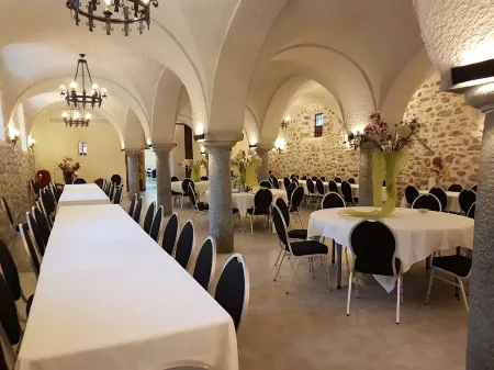 Hôtel Saint-Georges Отели в г. Сен-Жульен-Мон-Дени