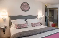 Relais des Trois Châteaux Hôtel-Restaurant - Teritoria - Pysäköinti