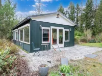 Chalet with Large Garden and Duck Pond Hotels in 