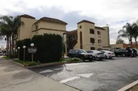 Lambert Inn - parking
