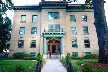 Inn at 835 Boutique Hotel