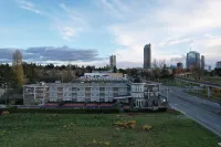 데이즈 인 바이 윈덤 서레이 워터프런트 에스플래나드 앤드 공원 주변 호텔