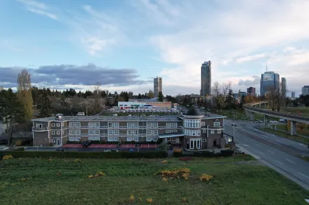 Days Inn by Wyndham Surrey Отели рядом с достопримечательностью «Тайнхед Хатчери»