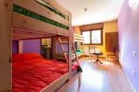 Albergue Los Avellanos - Hostel - Hostels