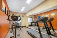 كومفرت إن آند سويتس نورث جرين فيلد - نادي رياضي