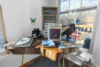 Private setting between flowing creeks, minutes from Cincinnati attractions.