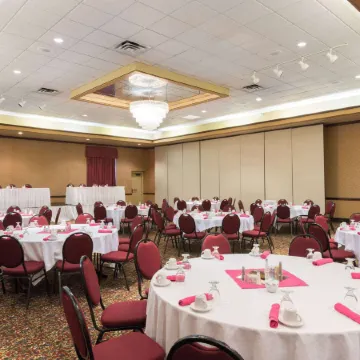 Ramada by Wyndham Topeka Downtown Hotel & Convention Center