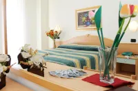 Hotel Garden Hotels near Via Kennedy
