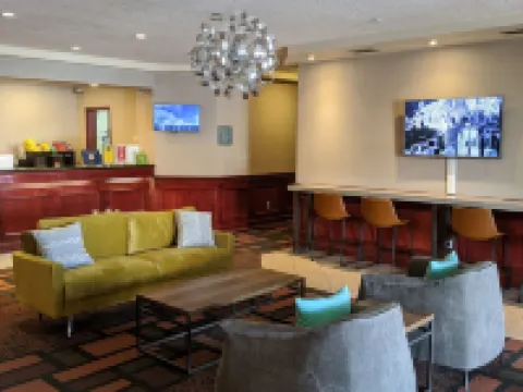 Foxwood Inn & Suites Drayton Valley Hotels in Drayton Valley