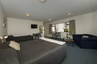 Lake Point Motel Hotels in Hamilton