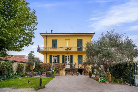 Villa San Donato B&B Отели рядом с достопримечательностью «Базилика Сан-Микеле-ин-Форо»