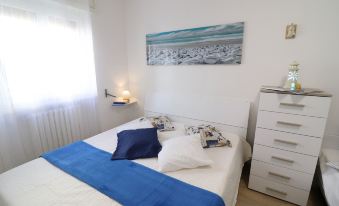 Luisa Holiday House with Air Conditioning and Balcony