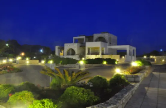 Kavos Hotel & Suites