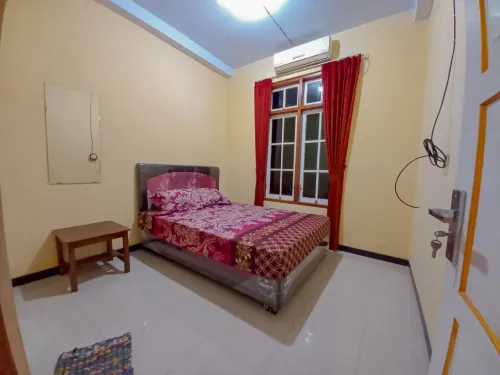 Rumah Kost Nakula Hotels in Giri