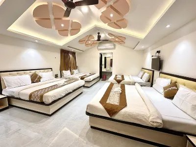 Hollywood Palace Resort Hotels in Sayghar