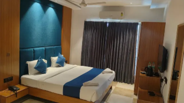 Hotel Prince Garden Daman Отели в г. 