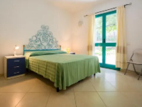 โฮลิเดย์ อพาร์ตเมนต์ วิลลา อัลบา โรงแรมในOrosei