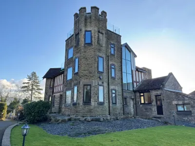 Castle House Holiday Home Các khách sạn ở Birch Vale