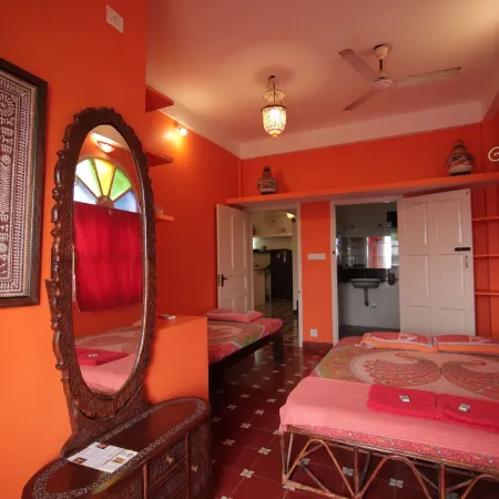 Holi-Wood Guesthouse